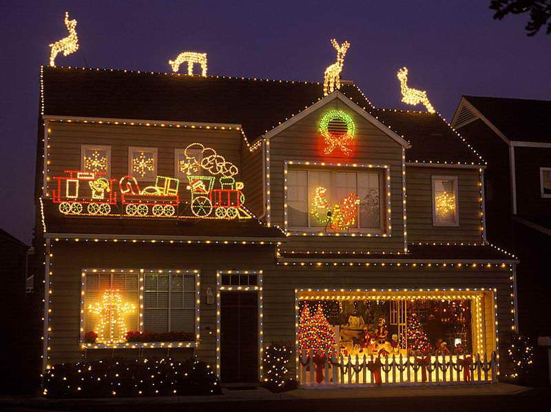 Holiday Lights and Safe Roofing Practices: What Every Homeowner Should Know